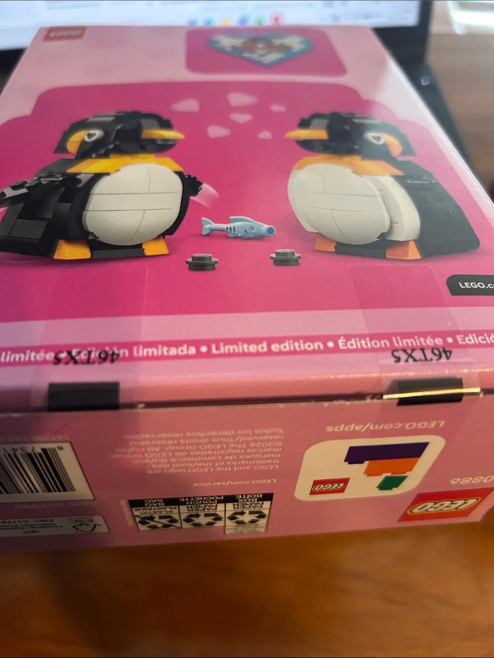 Lego Penguins in Love